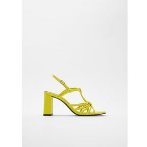 High heeled sandal with knot detail